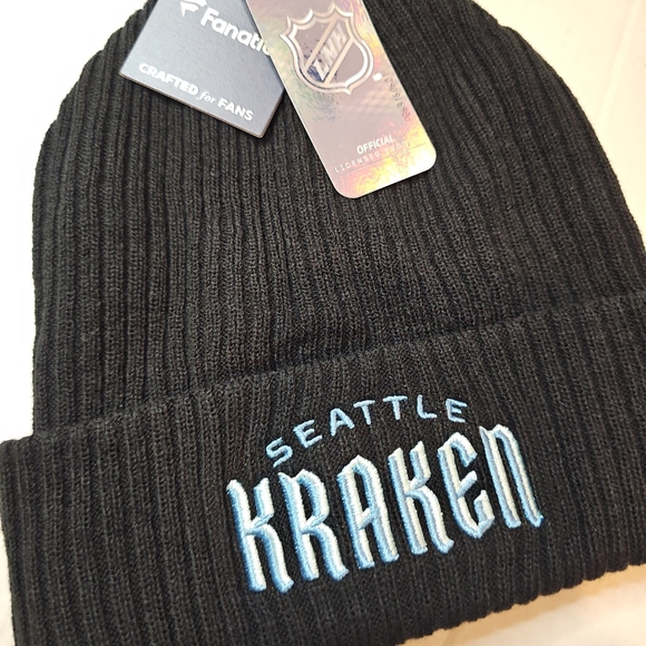 Seattle Kraken Fanatics Branded NHL Wordmark Logo Cuffed Knit Hat with Pom Black - Picture 3 of 3